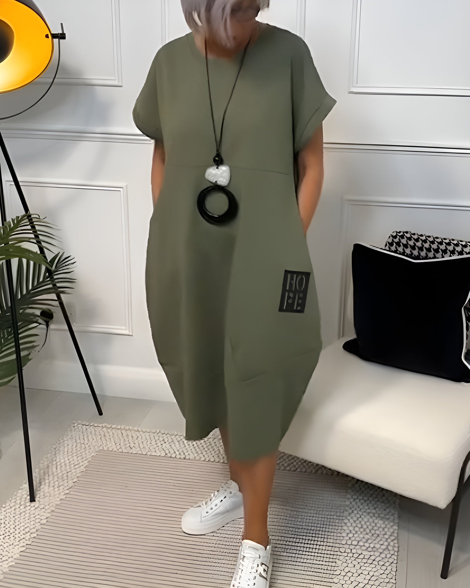 Julie™ | Stilfuld Kjole med Korte Ærmer