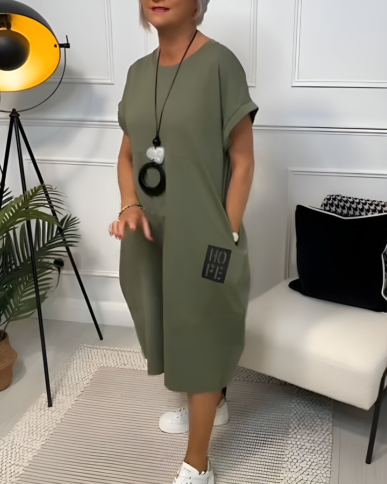 Julie™ | Stilfuld Kjole med Korte Ærmer
