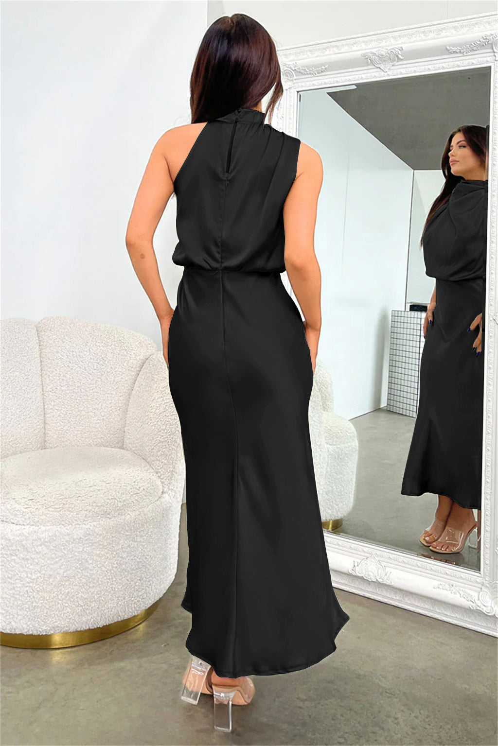 Valeria™ | Lang Satinrobe med Halterneck