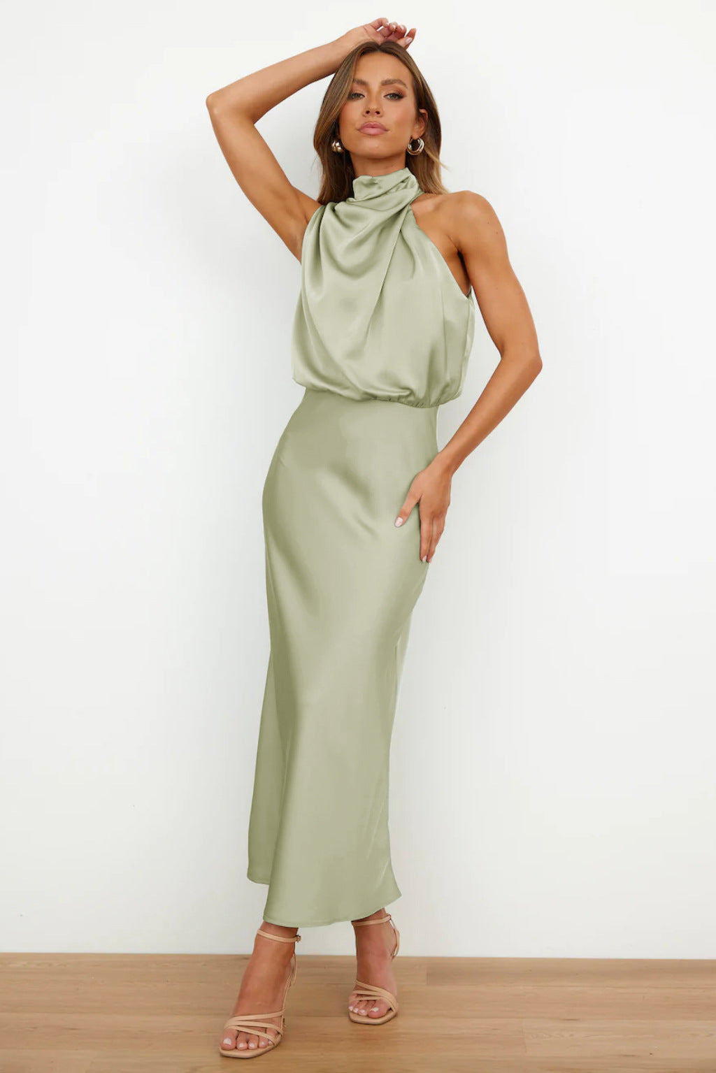 Valeria™ | Lang Satinrobe med Halterneck