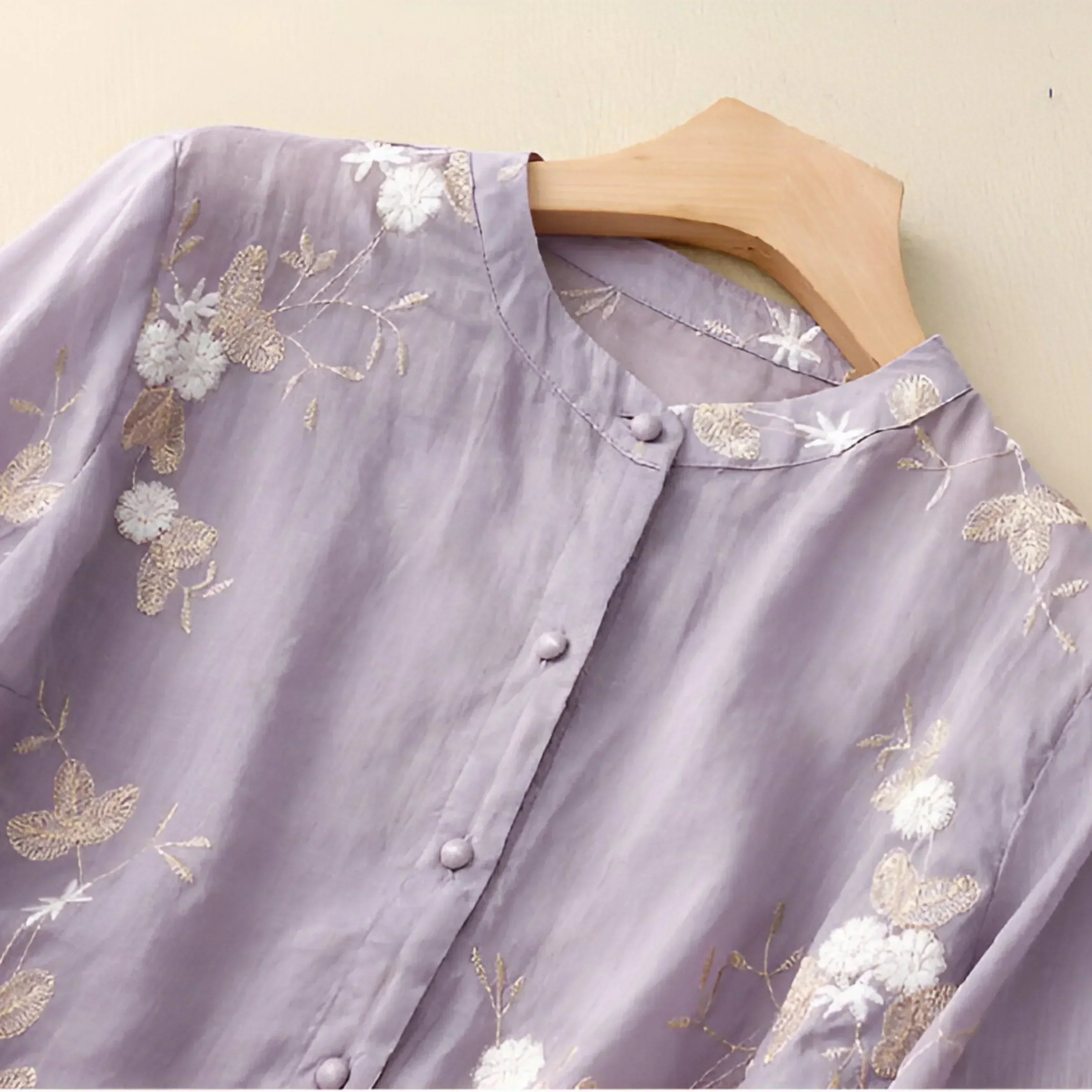 Federica™ | Bluse med Blomsterknapper