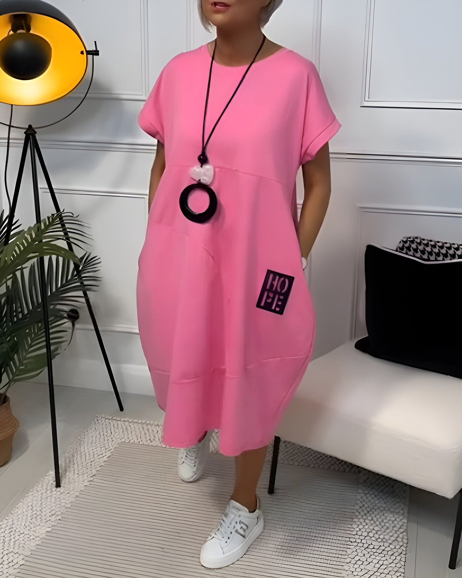 Julie™ | Stilfuld Kjole med Korte Ærmer