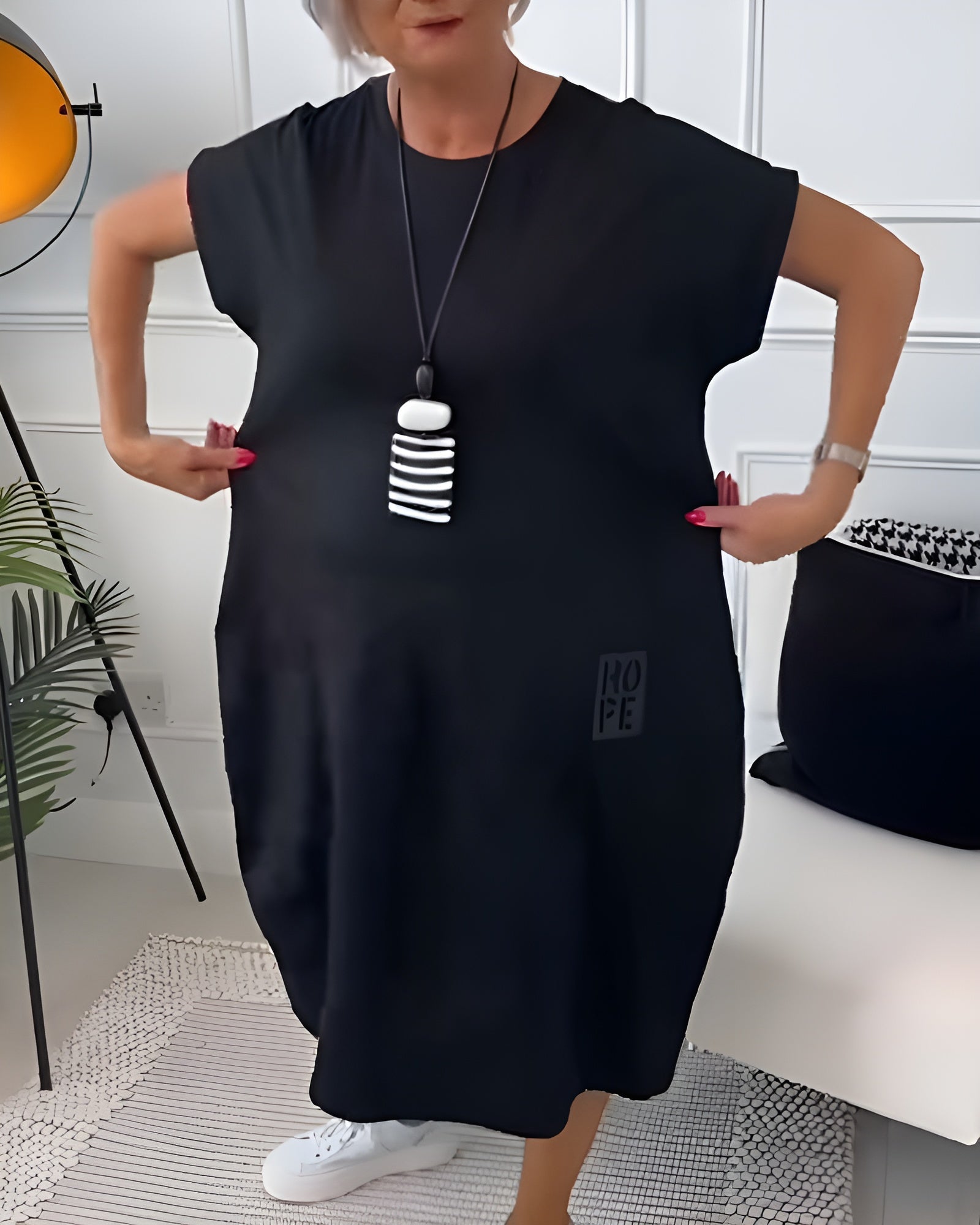 Julie™ | Stilfuld Kjole med Korte Ærmer