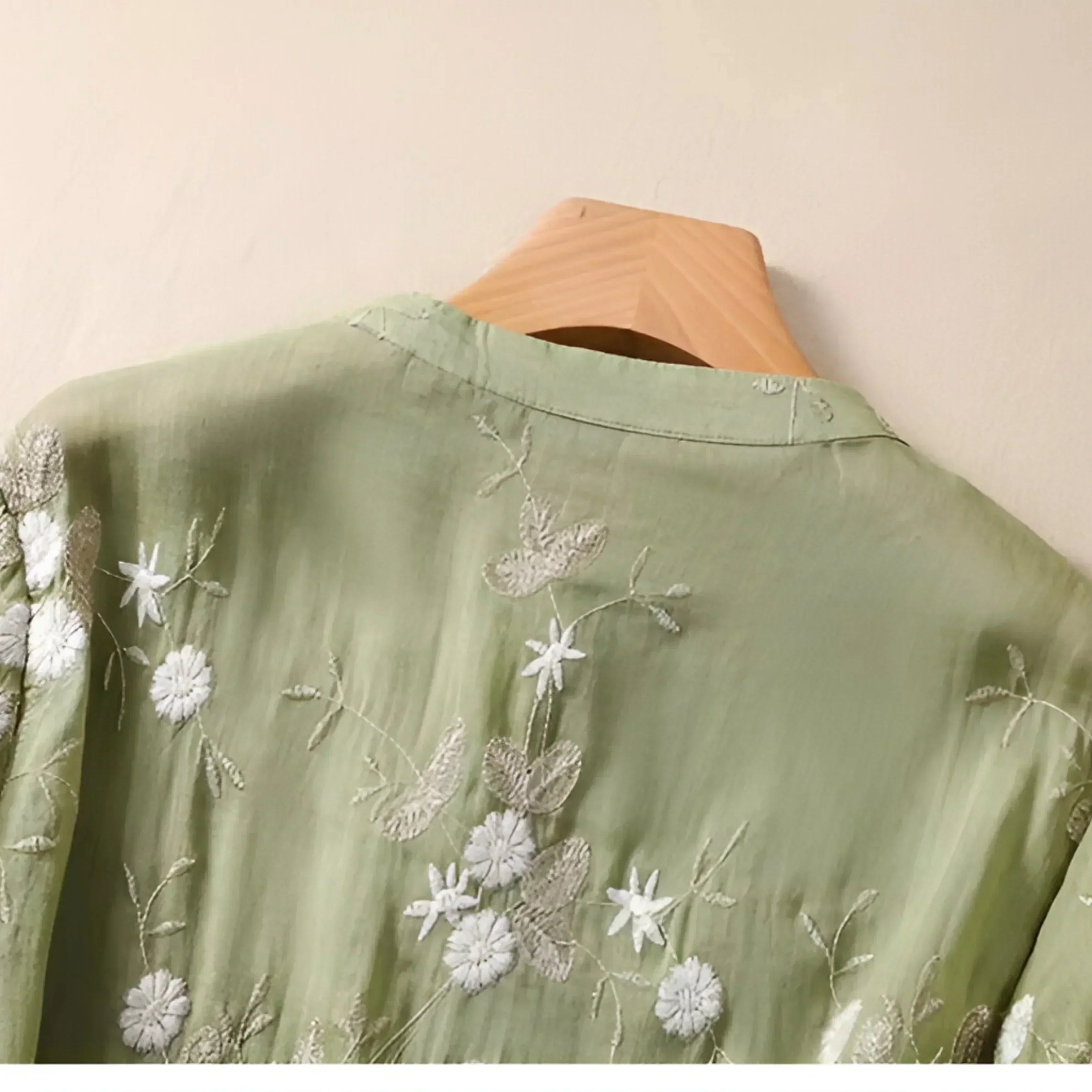 Federica™ | Bluse med Blomsterknapper
