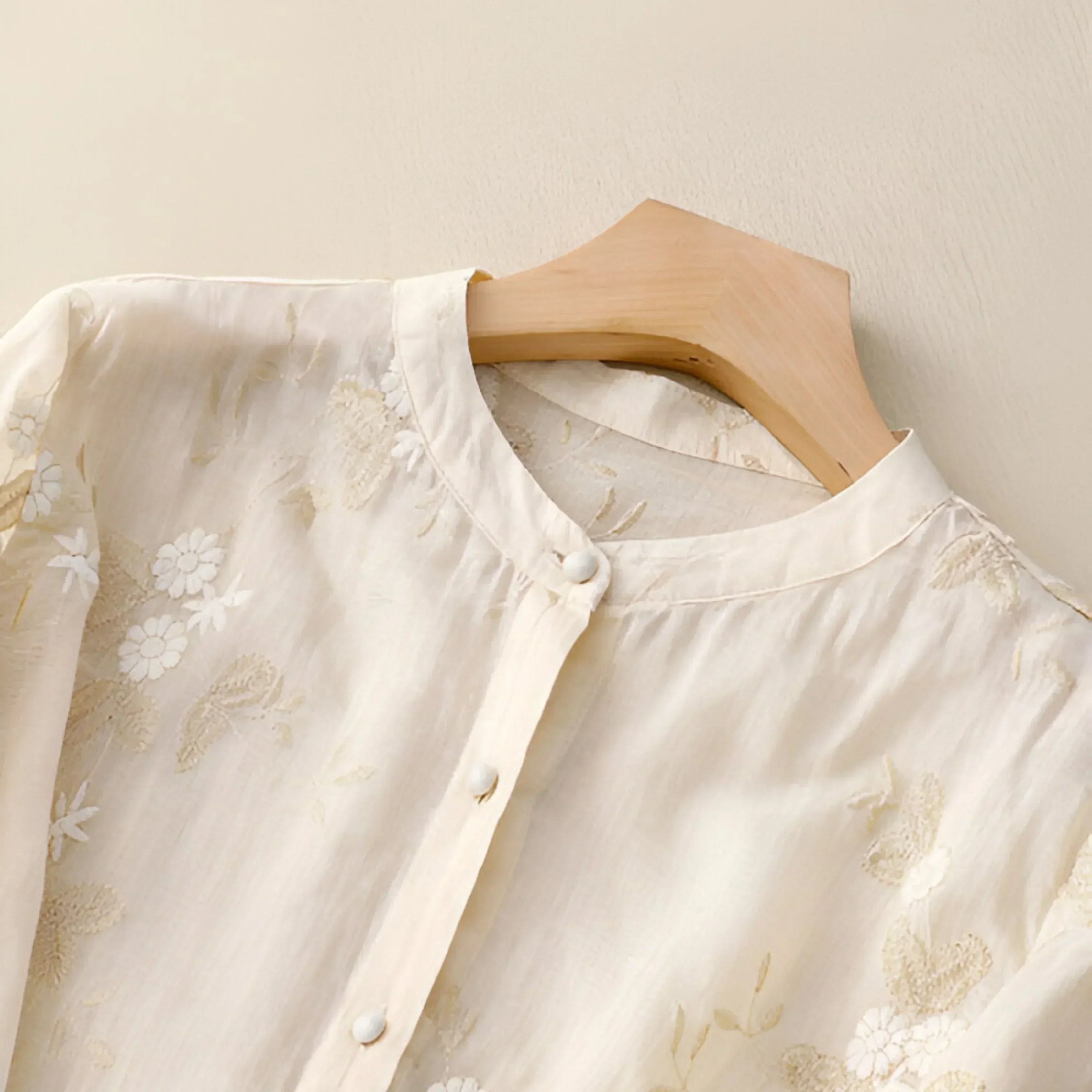 Federica™ | Bluse med Blomsterknapper